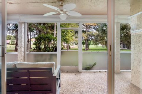 Copropriété à vendre à Tamarac, Floride: 2 chambres, 105.26 m2 № 1970476 - photo 15