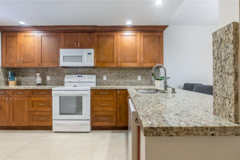 Copropriété à vendre à Tamarac, Floride: 2 chambres, 105.26 m2 № 1970476 - photo 6