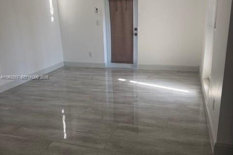 Снять в аренду коммерческую недвижимость в Катлер-Бей, Флорида № 2024986 - фото 2