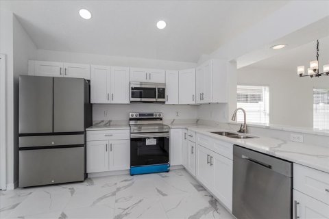 House in Orlando, Florida 4 bedrooms, 162.11 sq.m. № 1868908 - photo 3