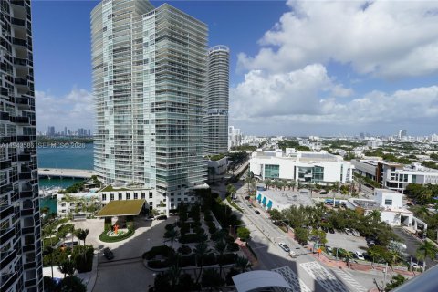 Condo in Miami Beach, Florida, 2 bedrooms  № 2059945 - photo 15