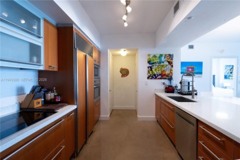 Condo in Miami Beach, Florida, 2 bedrooms  № 2059945 - photo 5