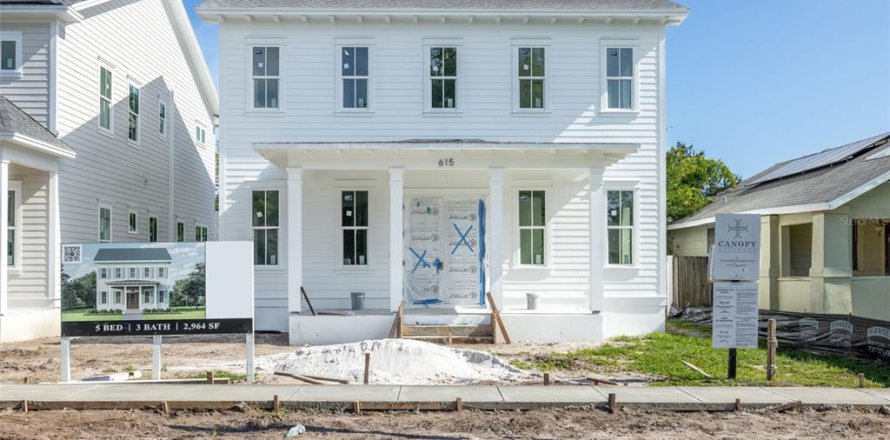 Villa ou maison à Saint Petersburg, Floride 5 chambres, 275.36 m2 № 1903083