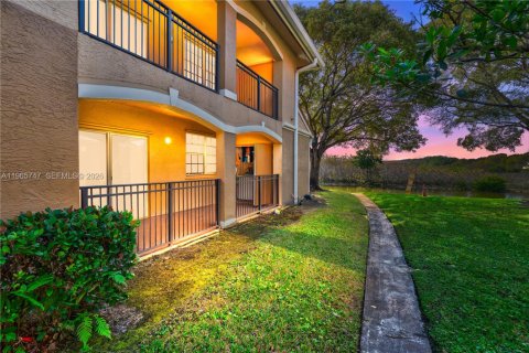 Condo in Pembroke Pines, Florida, 3 bedrooms № 2030797 - photo 15