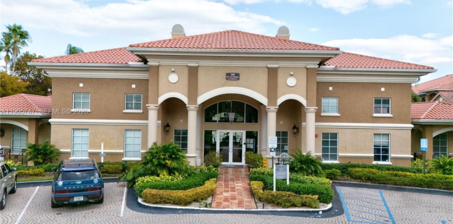 Condo in Pembroke Pines, Florida, 3 bedrooms № 2030797