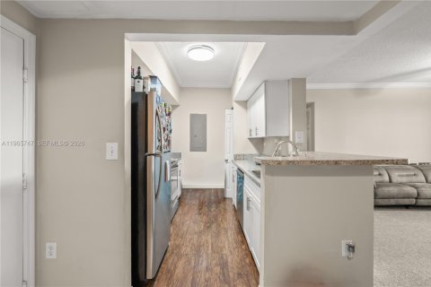 Condo in Pembroke Pines, Florida, 3 bedrooms № 2030797 - photo 4