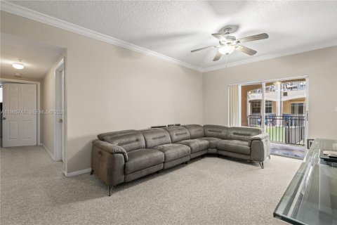 Condo in Pembroke Pines, Florida, 3 bedrooms № 2030797 - photo 3
