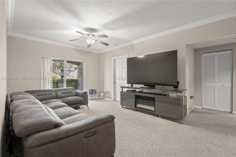 Condo in Pembroke Pines, Florida, 3 bedrooms № 2030797 - photo 2