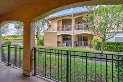 Condo in Pembroke Pines, Florida, 3 bedrooms № 2030797 - photo 16