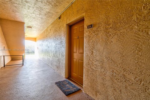 Condo in Pembroke Pines, Florida, 3 bedrooms № 2030797 - photo 27