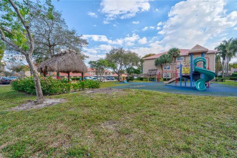 Condo in Pembroke Pines, Florida, 3 bedrooms № 2030797 - photo 21