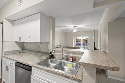 Condo in Pembroke Pines, Florida, 3 bedrooms № 2030797 - photo 6