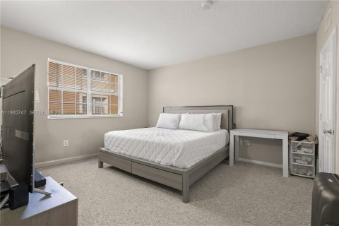 Condo in Pembroke Pines, Florida, 3 bedrooms № 2030797 - photo 9