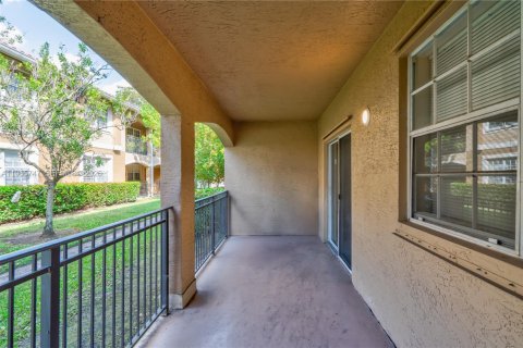 Condo in Pembroke Pines, Florida, 3 bedrooms № 2030797 - photo 17