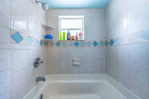 Casa en venta en Marathon, Florida, 4 dormitorios, 134.52 m2 № 2035316 - foto 25