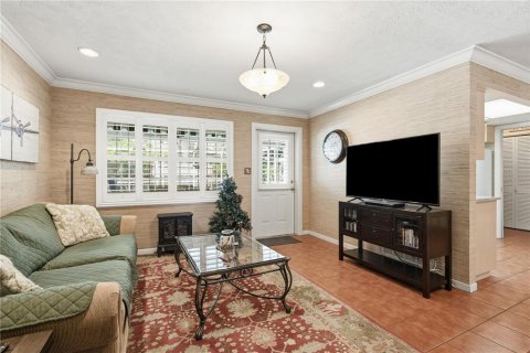 House in Palm Harbor, Florida 3 bedrooms, 154.22 sq.m. № 2412614 - photo 11