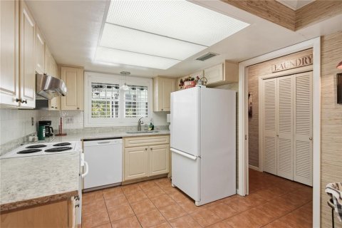 House in Palm Harbor, Florida 3 bedrooms, 154.22 sq.m. № 2412614 - photo 16