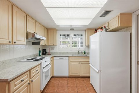 House in Palm Harbor, Florida 3 bedrooms, 154.22 sq.m. № 2412614 - photo 17