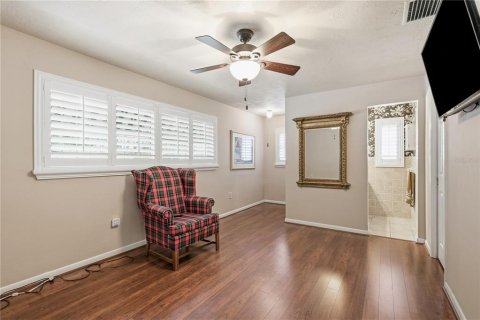 House in Palm Harbor, Florida 3 bedrooms, 154.22 sq.m. № 2412614 - photo 19