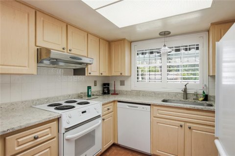 House in Palm Harbor, Florida 3 bedrooms, 154.22 sq.m. № 2412614 - photo 18
