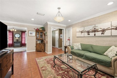 House in Palm Harbor, Florida 3 bedrooms, 154.22 sq.m. № 2412614 - photo 12