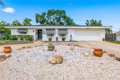 House in Palm Harbor, Florida 3 bedrooms, 154.22 sq.m. № 2412614
