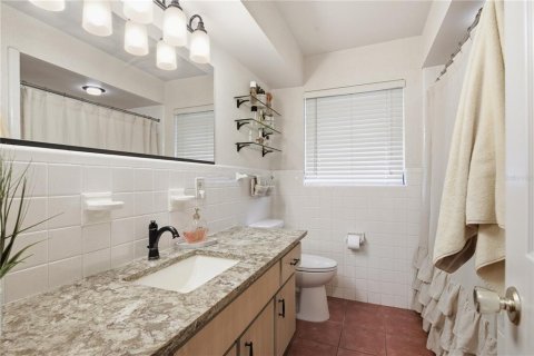House in Palm Harbor, Florida 3 bedrooms, 154.22 sq.m. № 2412614 - photo 26