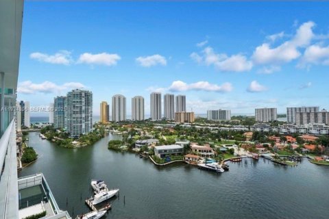 Снять в аренду кондоминиум в Санни-Айлс-Бич, Флорида 3 спальни, 162.86м2, № 1993106 - фото 2