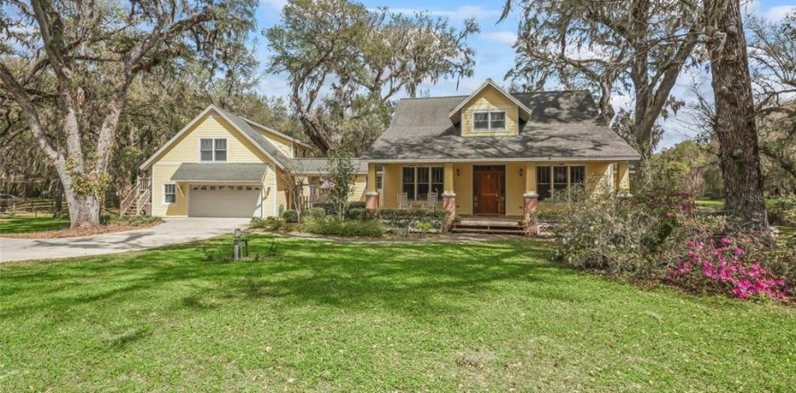 House in Ocala, Florida 4 bedrooms, 257.15 sq.m. № 1582363