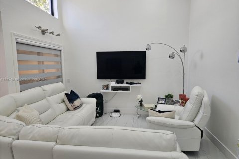 Купить таунхаус в Хайалиа, Флорида 2 спальни, 99.5м2, № 2036010 - фото 7