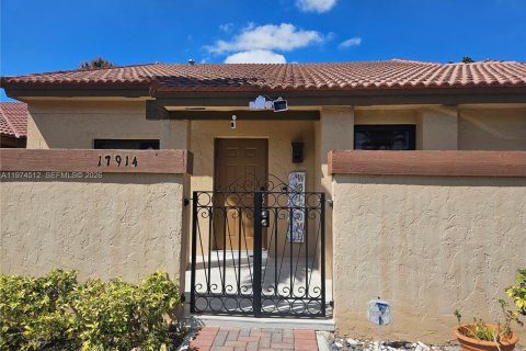 Купить таунхаус в Хайалиа, Флорида 2 спальни, 99.5м2, № 2036010 - фото 2