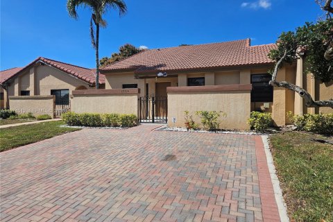 Таунхаус в Хайалиа, Флорида 2 спальни, 99.5м2 № 2036010