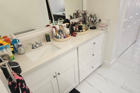 Купить таунхаус в Хайалиа, Флорида 2 спальни, 99.5м2, № 2036010 - фото 22