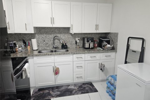 Купить таунхаус в Хайалиа, Флорида 2 спальни, 99.5м2, № 2036010 - фото 15