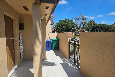 Купить таунхаус в Хайалиа, Флорида 2 спальни, 99.5м2, № 2036010 - фото 5