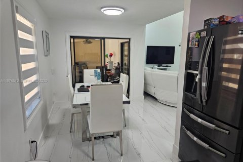 Купить таунхаус в Хайалиа, Флорида 2 спальни, 99.5м2, № 2036010 - фото 12