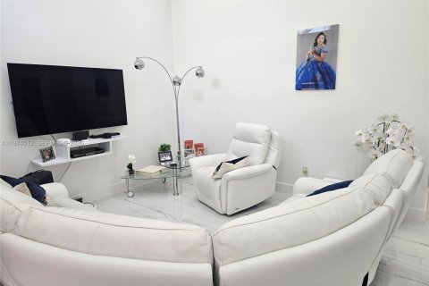 Купить таунхаус в Хайалиа, Флорида 2 спальни, 99.5м2, № 2036010 - фото 8