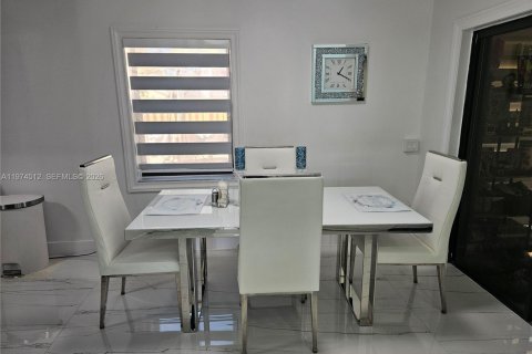 Купить таунхаус в Хайалиа, Флорида 2 спальни, 99.5м2, № 2036010 - фото 11