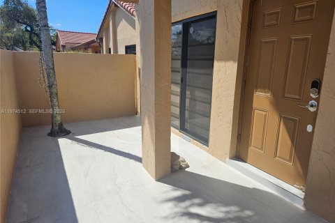 Купить таунхаус в Хайалиа, Флорида 2 спальни, 99.5м2, № 2036010 - фото 4