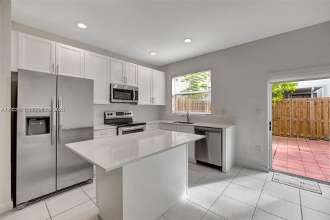 Touwnhouse à louer à Homestead, Floride: 3 chambres, 123.37 m2 № 2088272 - photo 15
