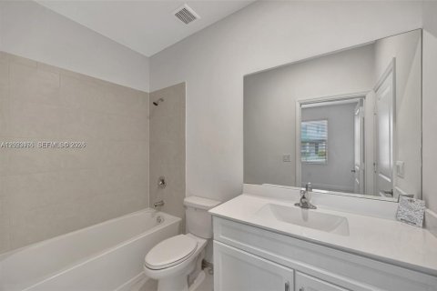 Touwnhouse à louer à Homestead, Floride: 3 chambres, 123.37 m2 № 2088272 - photo 10