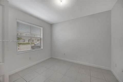 Touwnhouse à louer à Homestead, Floride: 3 chambres, 123.37 m2 № 2088272 - photo 9