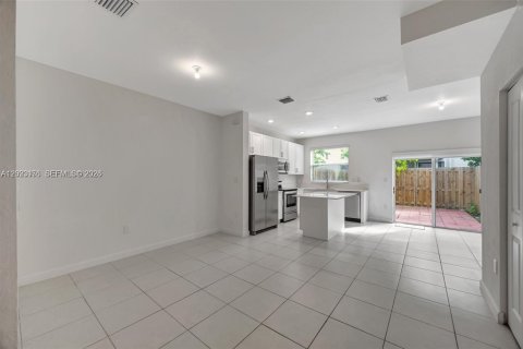 Touwnhouse à louer à Homestead, Floride: 3 chambres, 123.37 m2 № 2088272 - photo 13