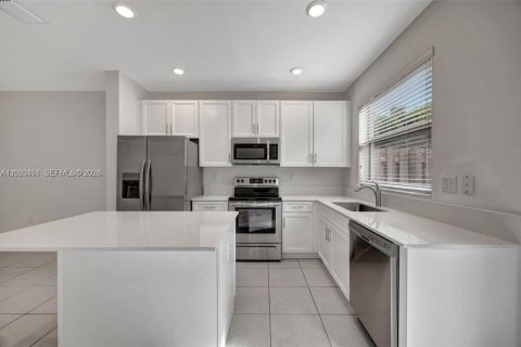 Touwnhouse à louer à Homestead, Floride: 3 chambres, 123.37 m2 № 2088272 - photo 16