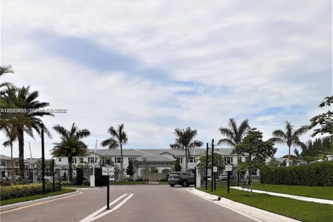 Touwnhouse à louer à Homestead, Floride: 3 chambres, 123.37 m2 № 2088272 - photo 2