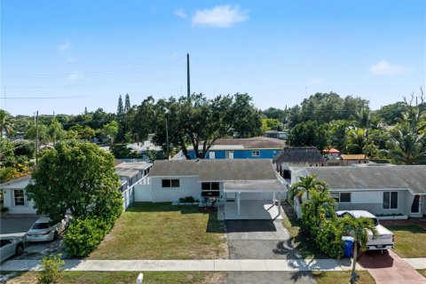 Villa ou maison à vendre à Hollywood, Floride: 3 chambres, 89.19 m2 № 1974880 - photo 2