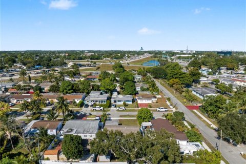 Villa ou maison à vendre à Hollywood, Floride: 3 chambres, 89.19 m2 № 1974880 - photo 27