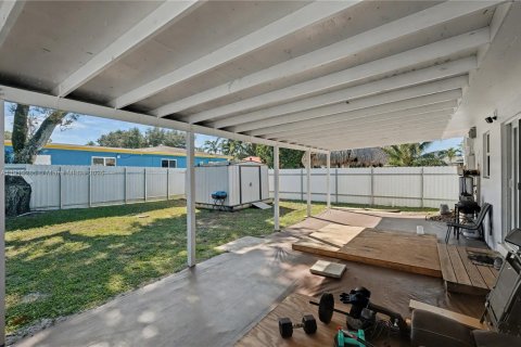 Villa ou maison à vendre à Hollywood, Floride: 3 chambres, 89.19 m2 № 1974880 - photo 22