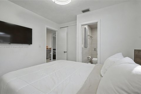 Villa ou maison à vendre à Hollywood, Floride: 3 chambres, 89.19 m2 № 1974880 - photo 16