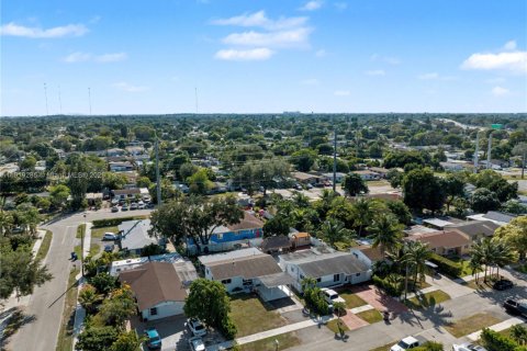 Villa ou maison à vendre à Hollywood, Floride: 3 chambres, 89.19 m2 № 1974880 - photo 26